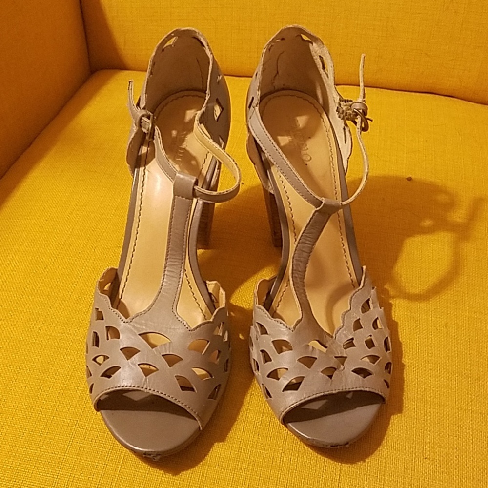 Crown Vintage light grey t-strap heels